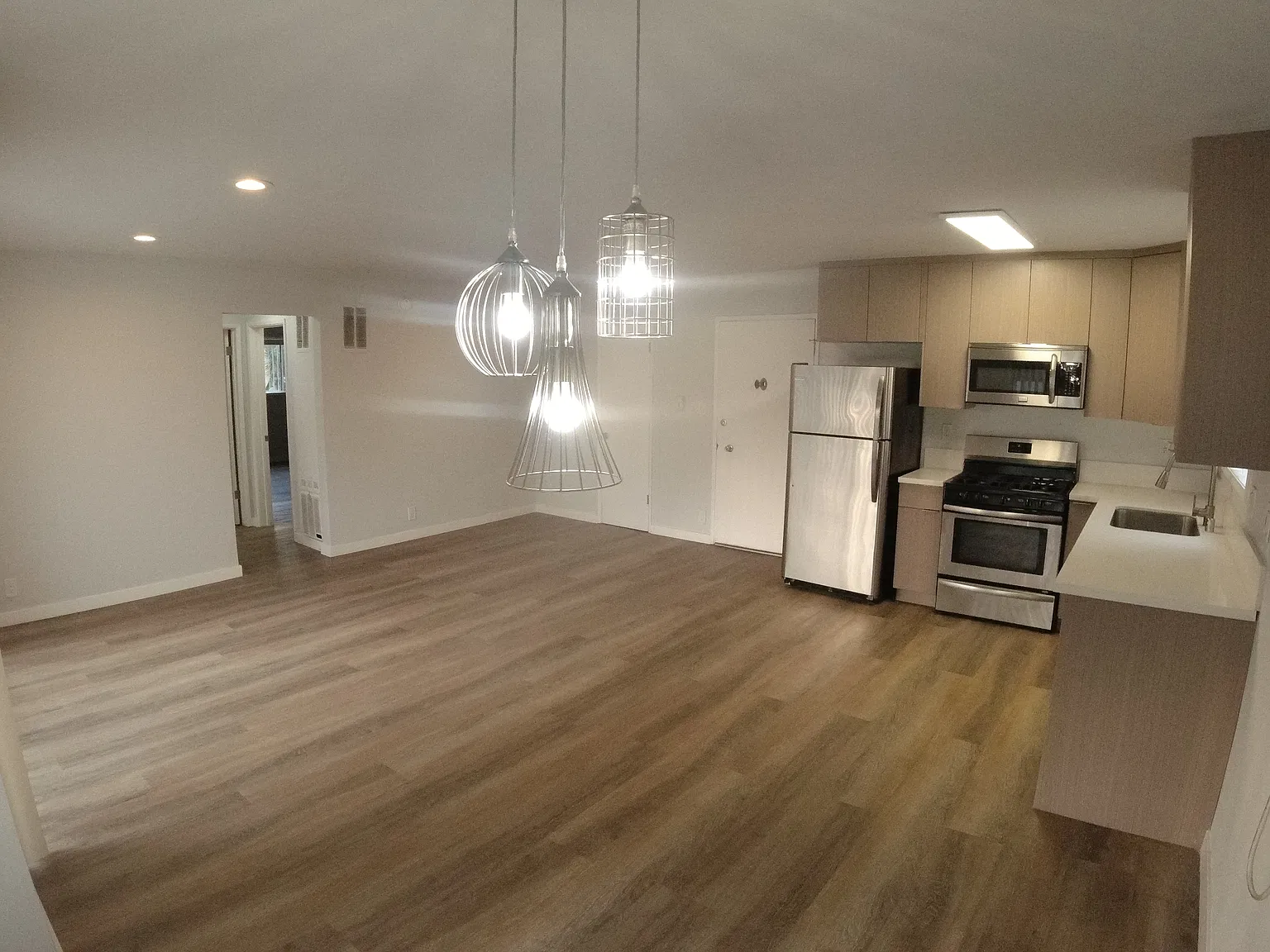 West Facing 2 Bedroom 2 Bath Apartment — Photo 2