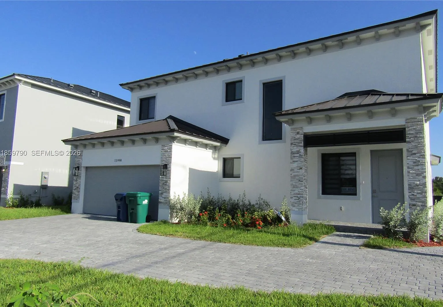 4 bed, 2586 sqft, $4,400 — Photo 1