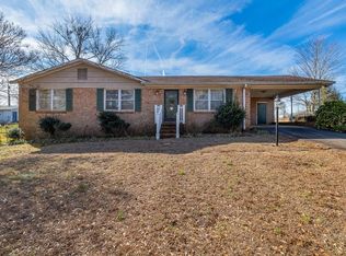 2008 Evergreen Dr, Boiling Springs, SC 29316