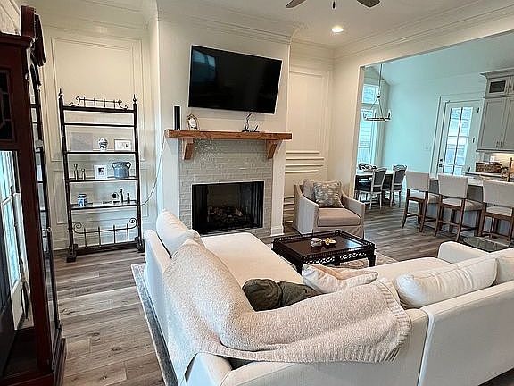 4th image of 103 Oak Village Dr