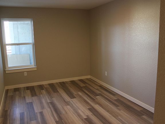 5th image of 830 Crestmont Way #301