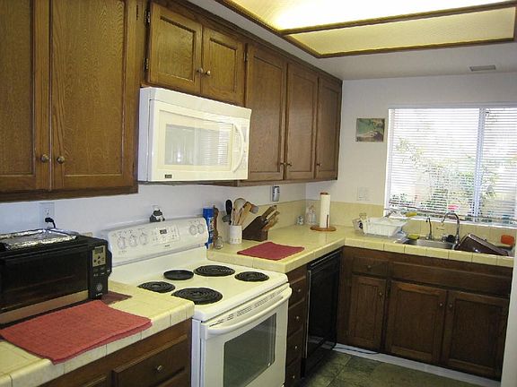 5th image of 3880 Radcliffe Ln