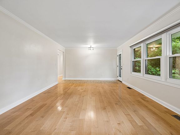 5th image of 134 Ewingville Dr