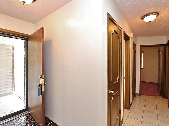 4th image of 505 Leslie Dr