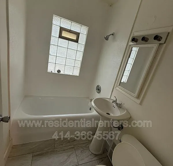 5560 N 40th St — Photo 8