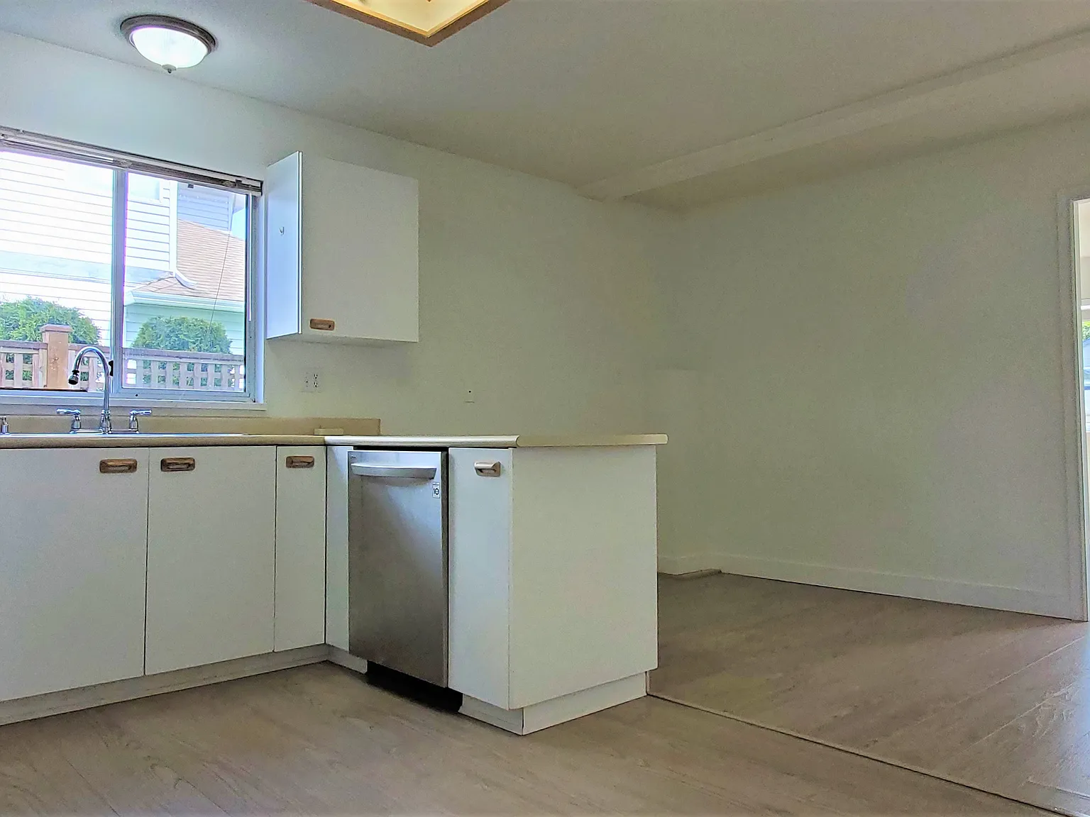 2 bed, 700 sqft, $1,750 — Photo 2