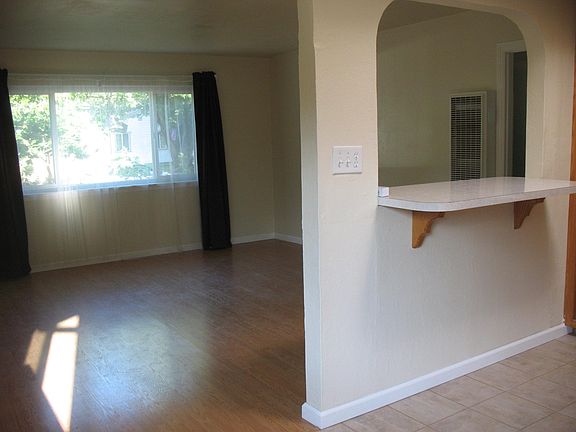 4th image of 1662 Cross Way