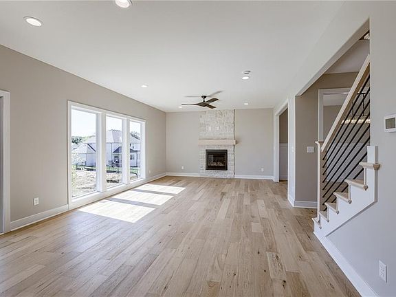 5th image of 1829 Green Meadow Dr