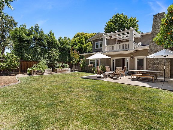 5th image of 566 Patricia Ln