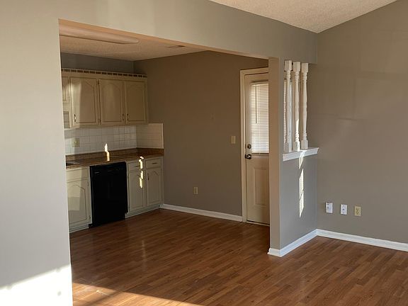 2nd image of 127 SE Greystone Dr #127