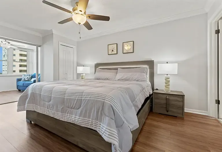 4550 Cove Cir #704 — Photo 21
