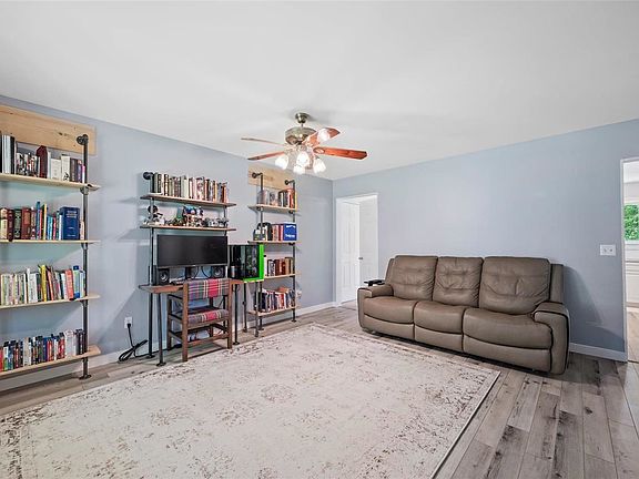 3rd image of 140 Forest Acres Ln