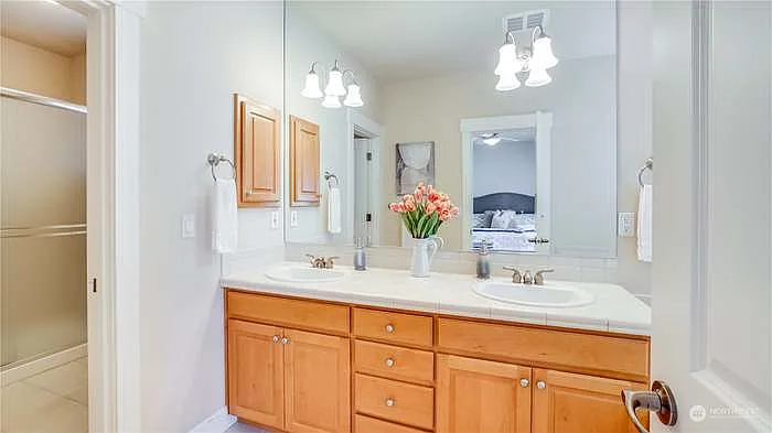 1215 N 27th Pl — Photo 20