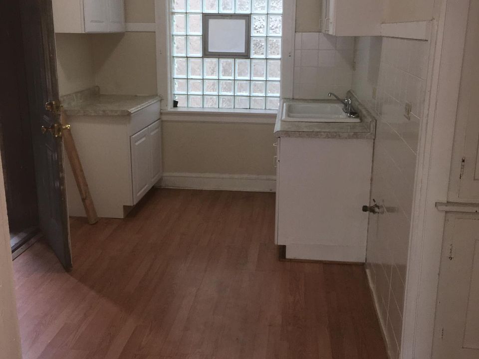 1st image of 1220 N Lockwood Ave