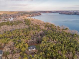 137 Jamestown Ln, Bracey, VA 23919