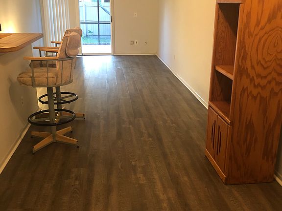 3rd image of 1420 Eagle Ln