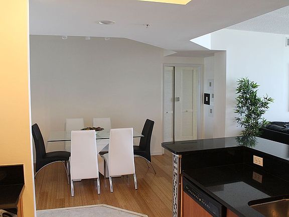 5th image of 2775 NE 187th St APT 613