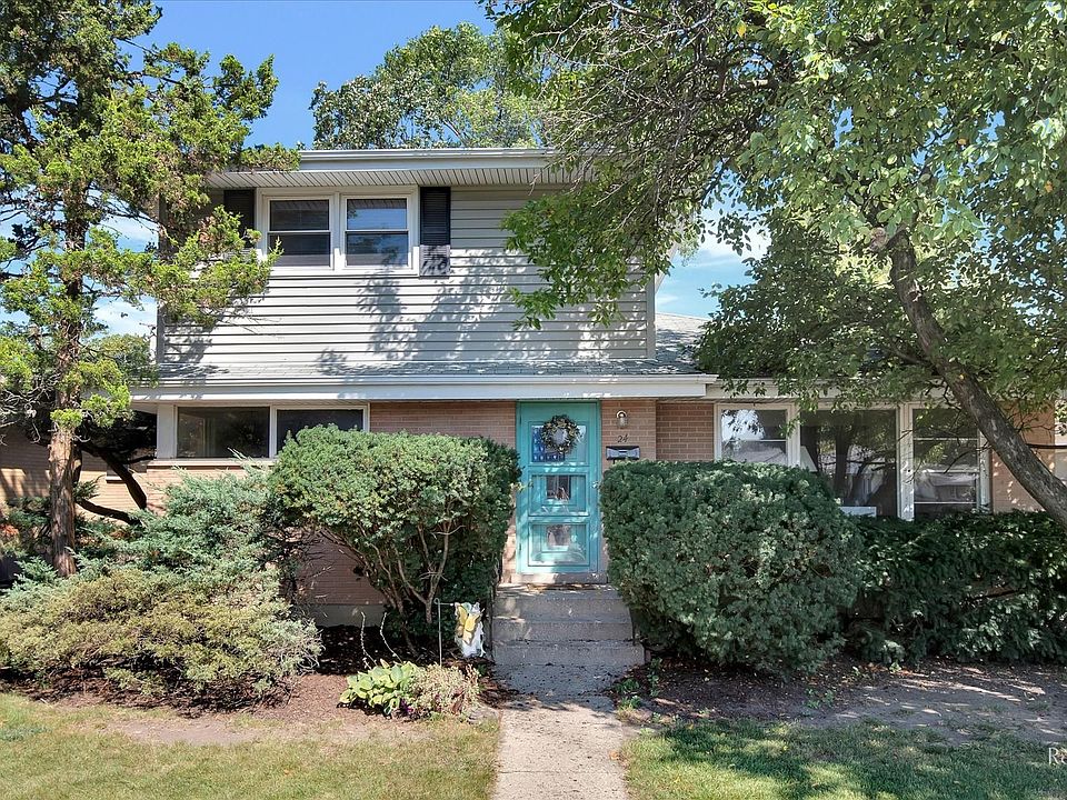 Welcome to 24 W Rosemont in Roselle!