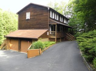 144 Briarwood Dr, Greentown, PA 18426