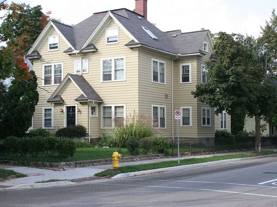 1st image of 559 Fountain St NE