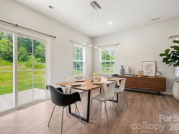 4th image of 3030 Streamside Dr