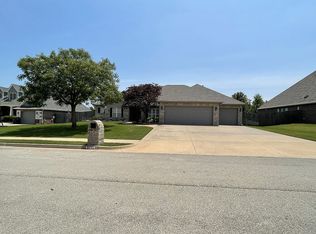 5829 Woodland Rd, Bartlesville, OK 74006
