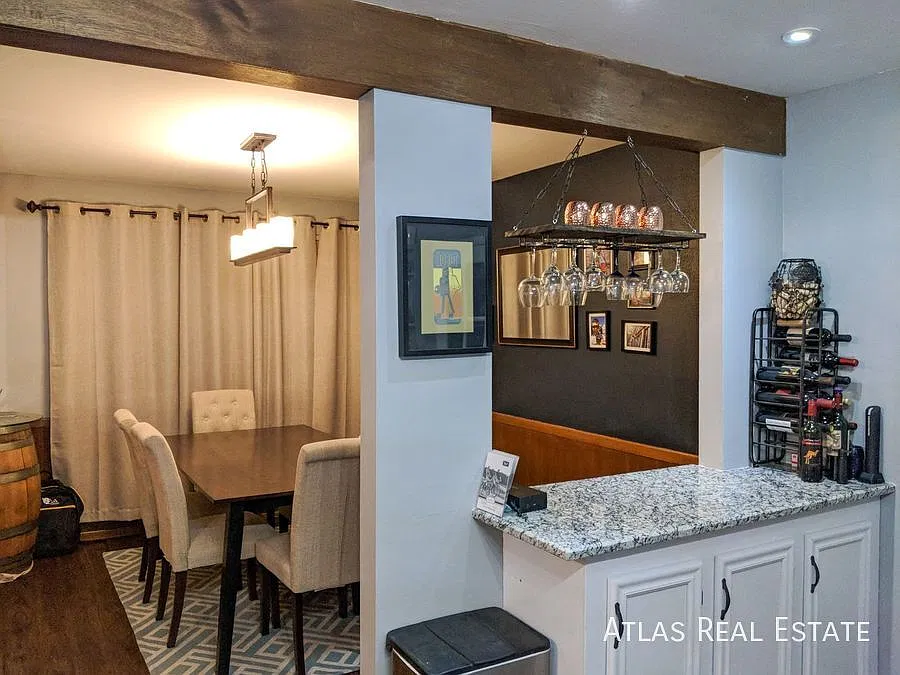 Upgraded Mid Century Modern Home, Private Backyard and 2 Car Garage — Photo 4