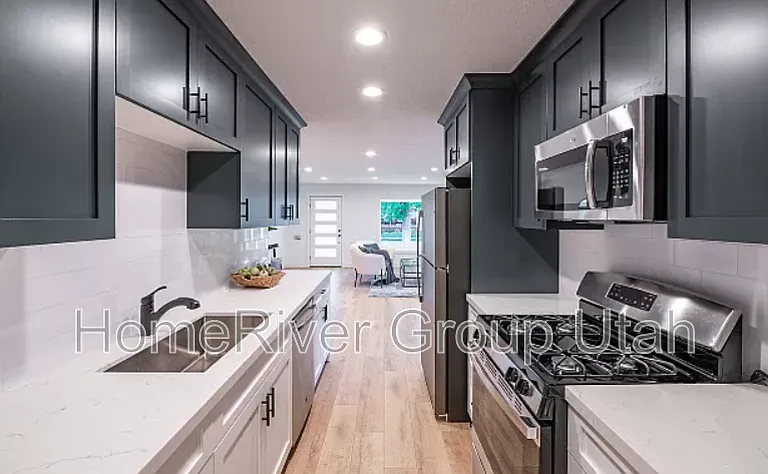 1626 E Downington Ave — Photo 2