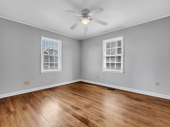 4th image of 1887 N Graham St