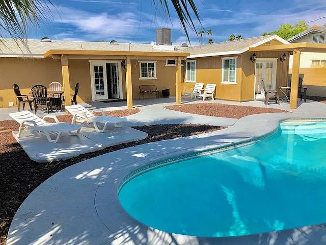 3 bed, 1600 sqft, $3,000 — Photo 2