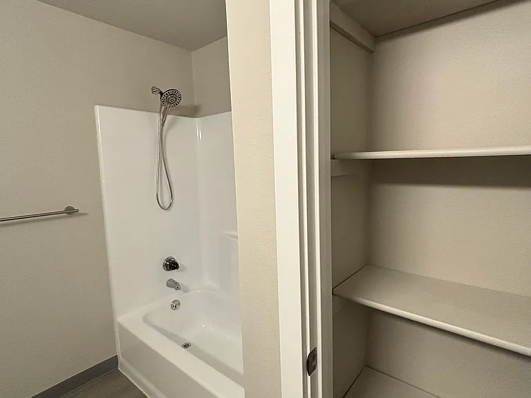 Chambers Crest Apartments — Photo 65