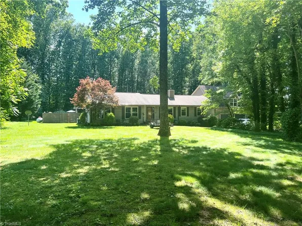 2832 Bevill Oaks Rd, Browns Summit, NC 27214