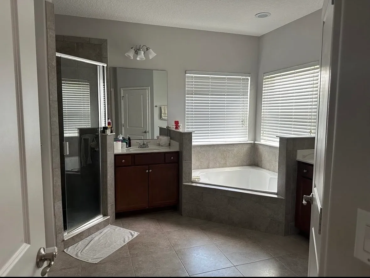 4 bed, 3215 sqft, $950 — Photo 1