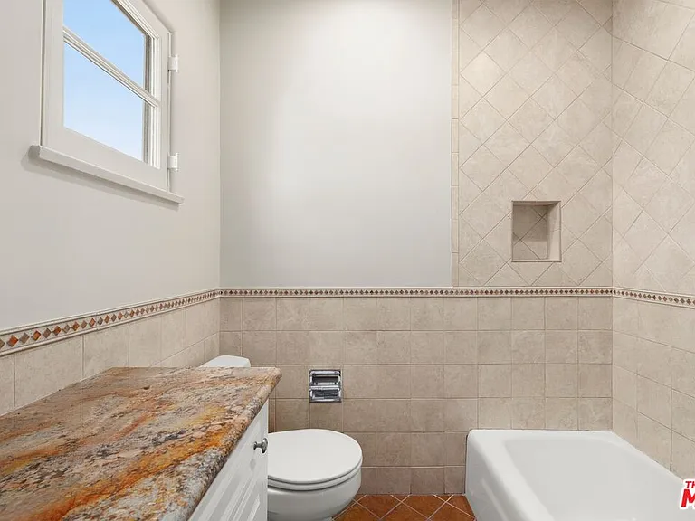 120 S Poinsettia Pl — Photo 17