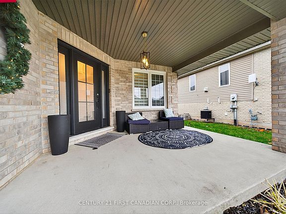 4th image of 292 Thorn Dr