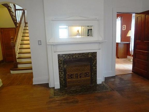 4th image of 3022 Montclair Ave