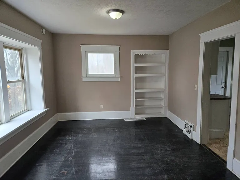 1029 Harpster Ave — Photo 6