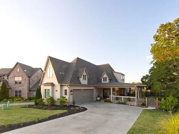 389 N Ainsley Loop, Fayetteville, AR 72704