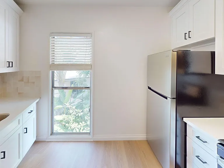 The Clair Manor Apts...Hollywood Hills...Fully Renovated...CALL NOW! — Photo 13