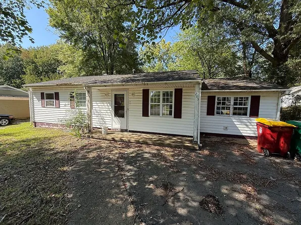 205 Holly Hill Dr, Petersburg, VA 23805