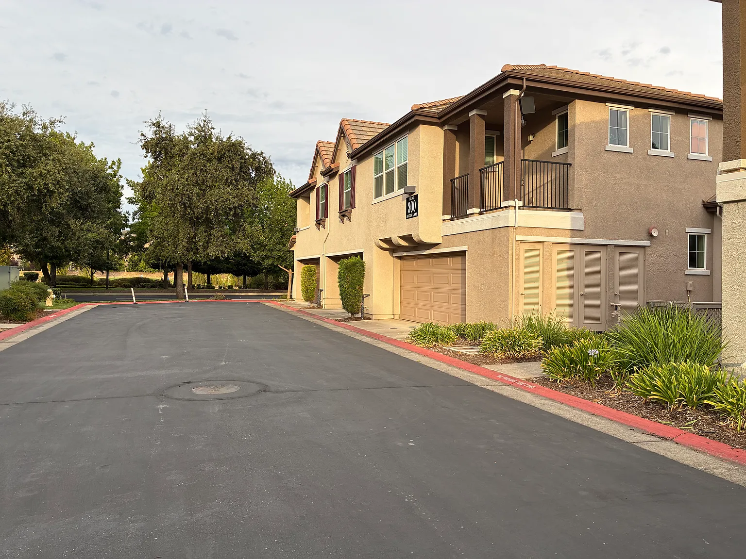 2 bed, 1324 sqft, $2,400 — Photo 2