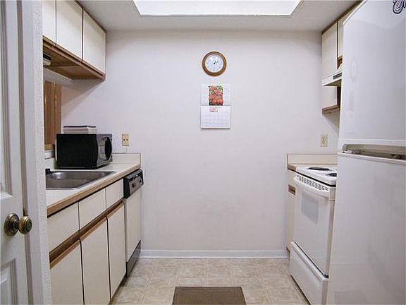 4th image of 1600 Marseille Dr APT 26