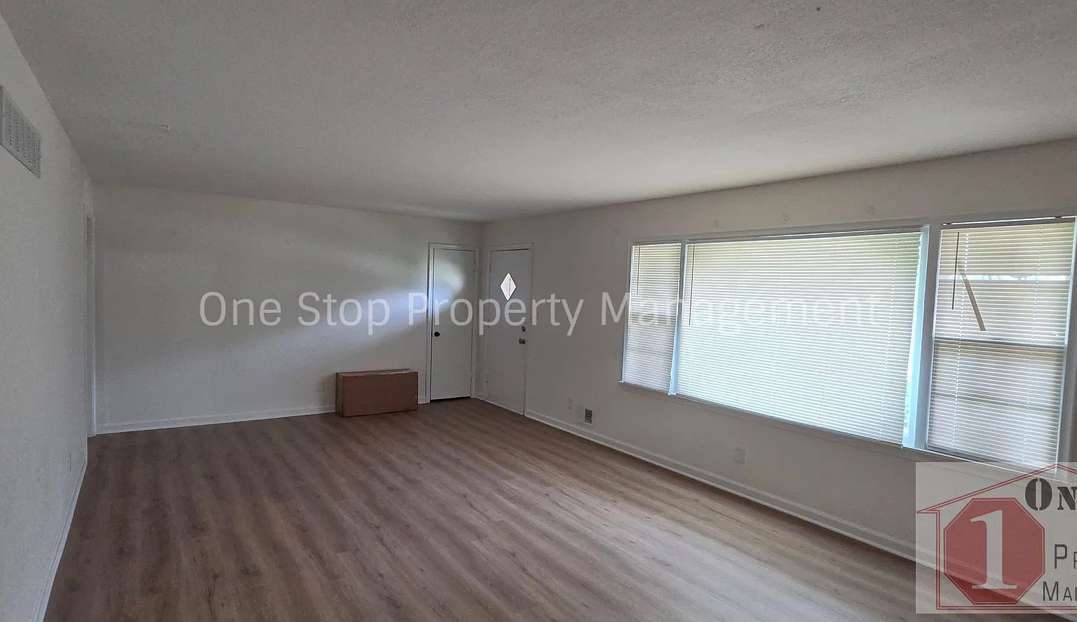Beautiful 4 Bedroom 2.5 Bathroom in Kansas City, KS! — Photo 3