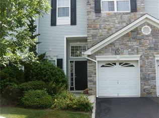 42 Harbor Bay Cir, South Amboy, NJ 08879