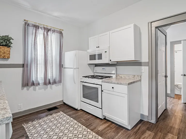 3615 Manhattan Ave — Photo 8