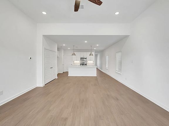 5th image of 32455 Sunbeam Dr