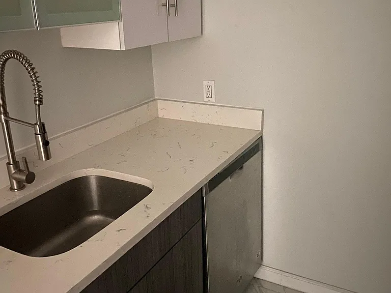 5 Grace Ave #3G — Photo 10