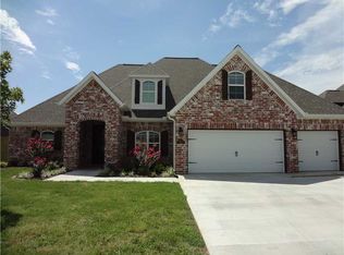 6212 S 28th St, Rogers, AR 72758