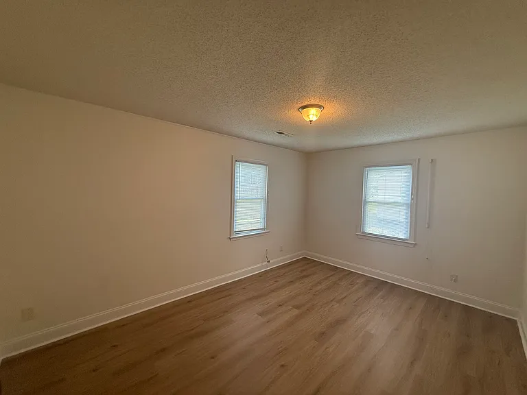 606 Greenmead Dr — Photo 9