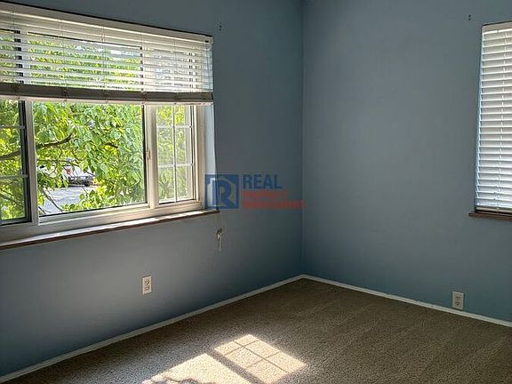 4th image of 977 Glenna Dr